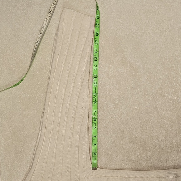 NWOT, Sanctuary Women's Cream Turtleneck Sweater - Picture 9 of 15